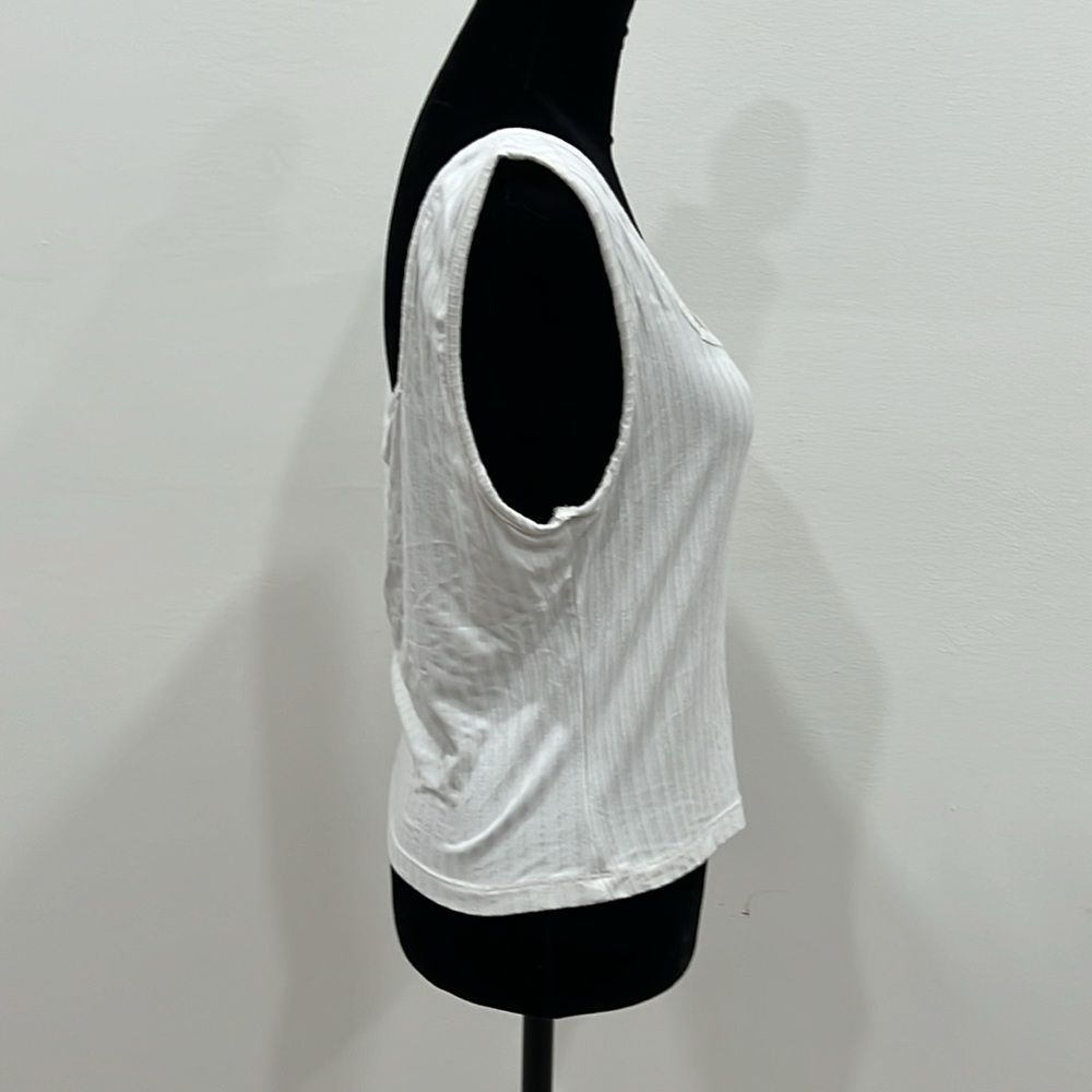 HELSA Rib Square Tank In White - Picture 5 of 10